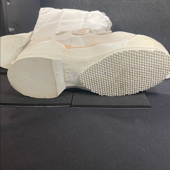 Canadian Acton Mukluk Boots with Liners - Picture 10 of 16